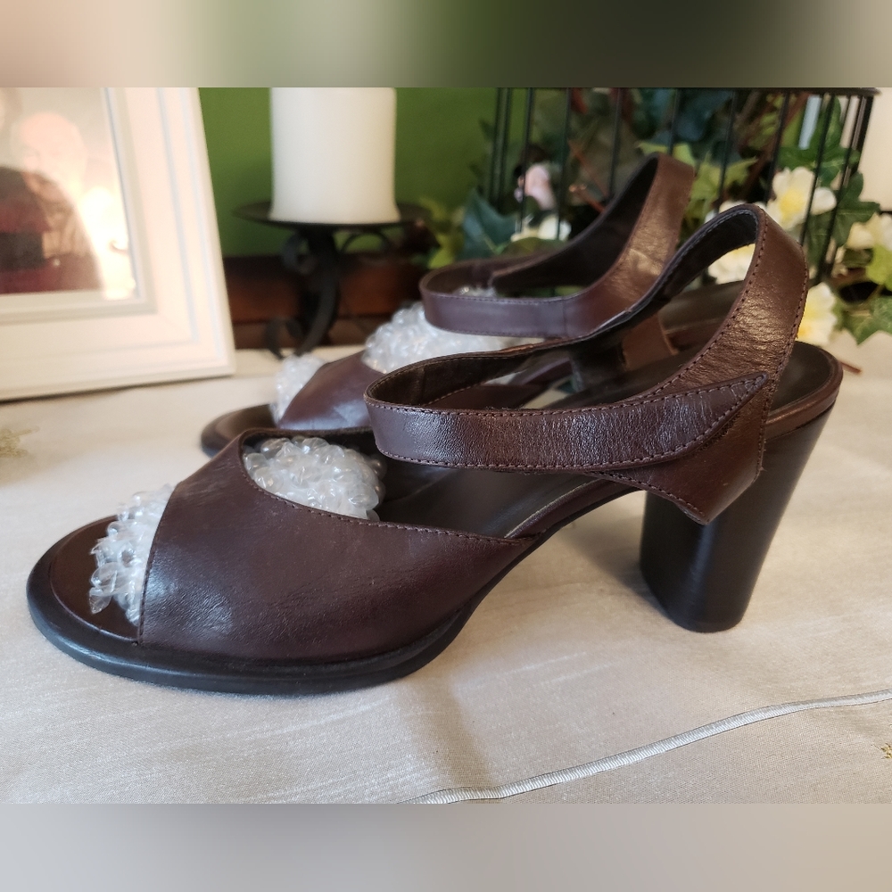 PAZZO Darby Brown Sandals Sz 9